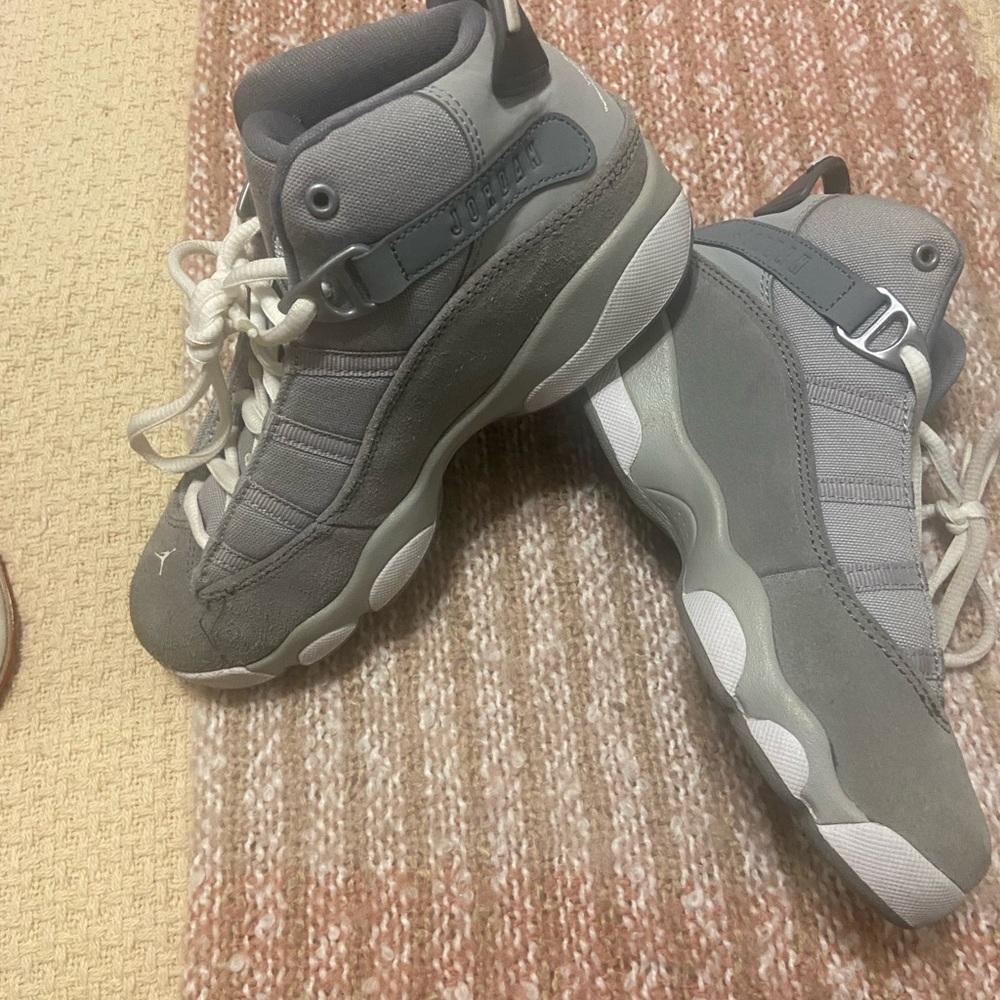 Jordan Boy’s Sneakers - 6 Ring PS Wolf Grey Goat Sneakers - Picture 2 of 4